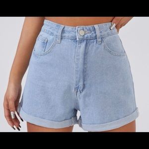 Light washes high waisted jean shorts.